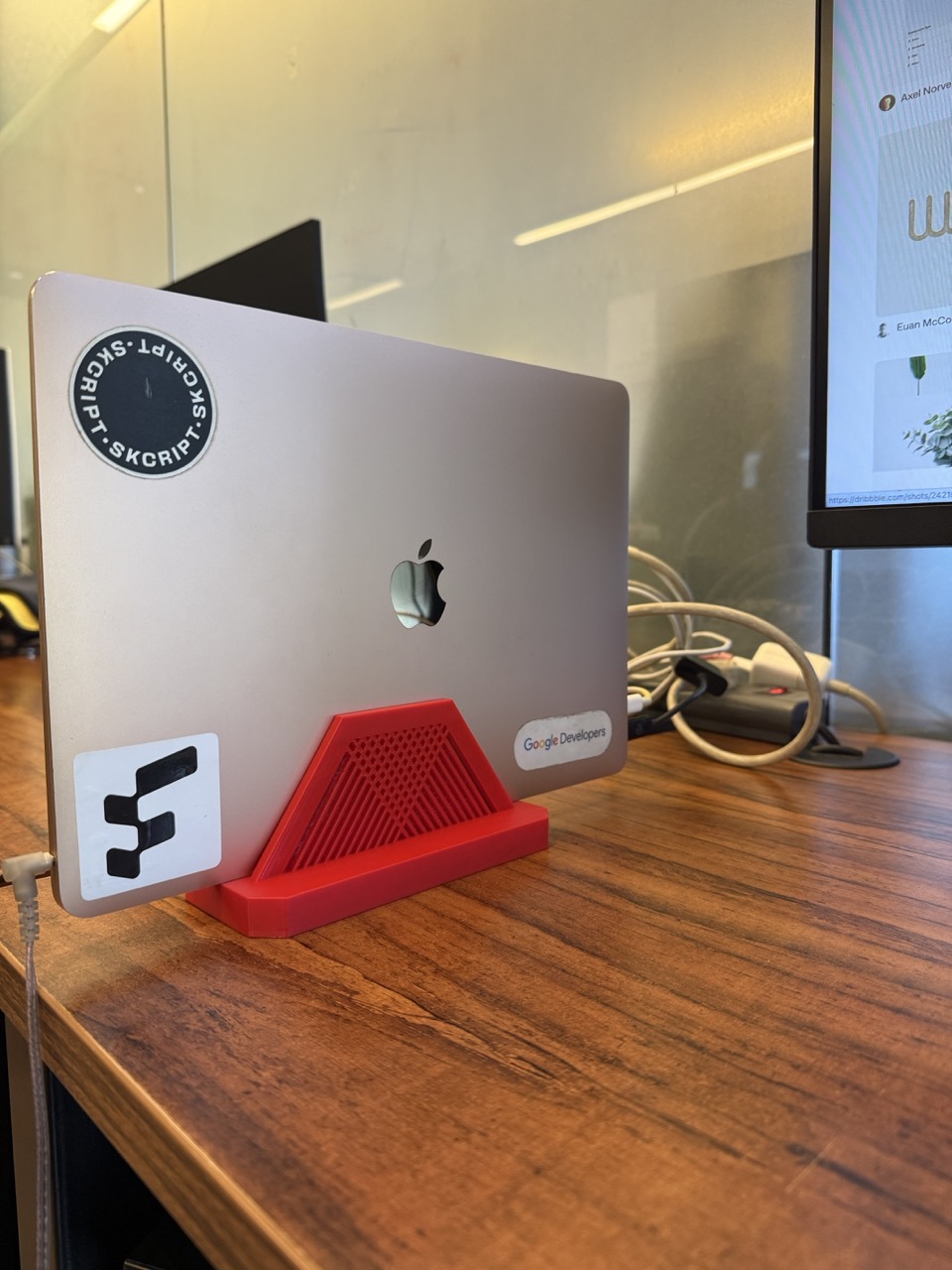 Stylish Laptop Stand - Image 1